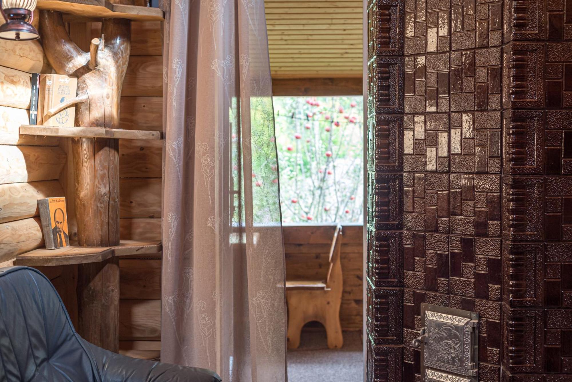 хата різьбяра 山林小屋 *